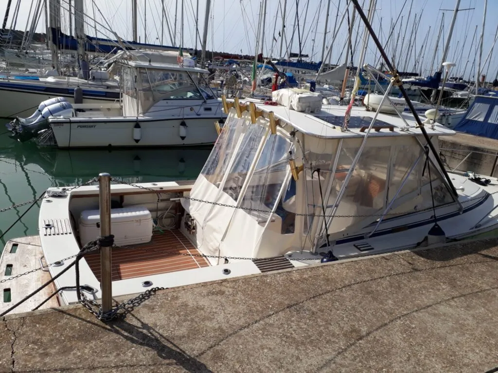 BLACK FIN 27