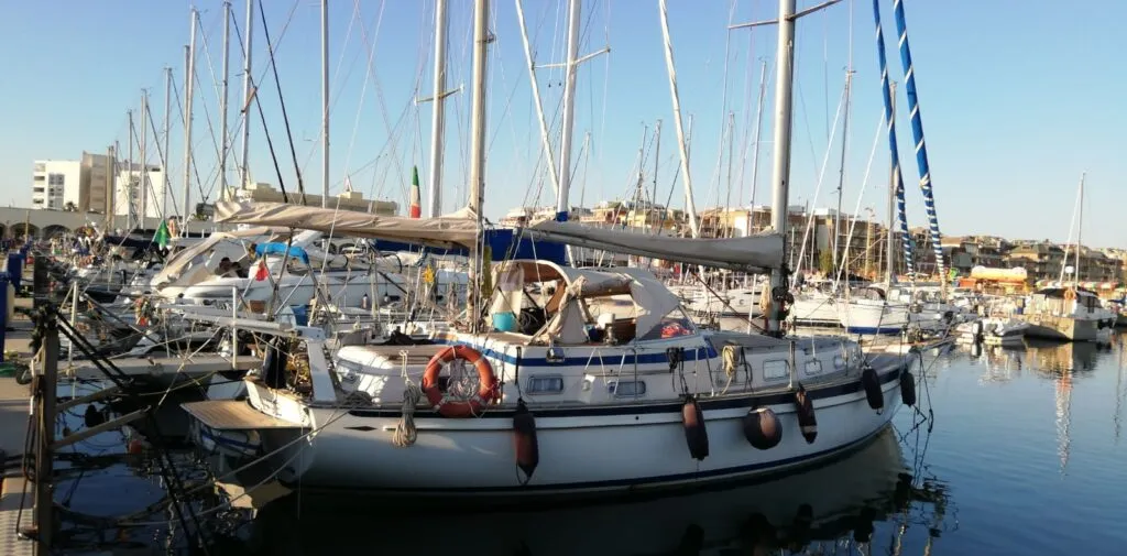 HALLBERG RASSY HR 41